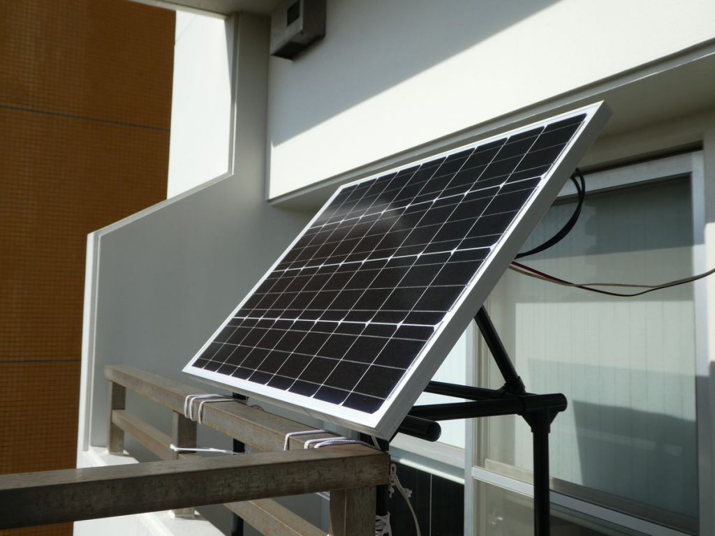 自作してみた 太陽光発電 ２ ベランダ太陽光発電システムを作る ネット頼みの工作室